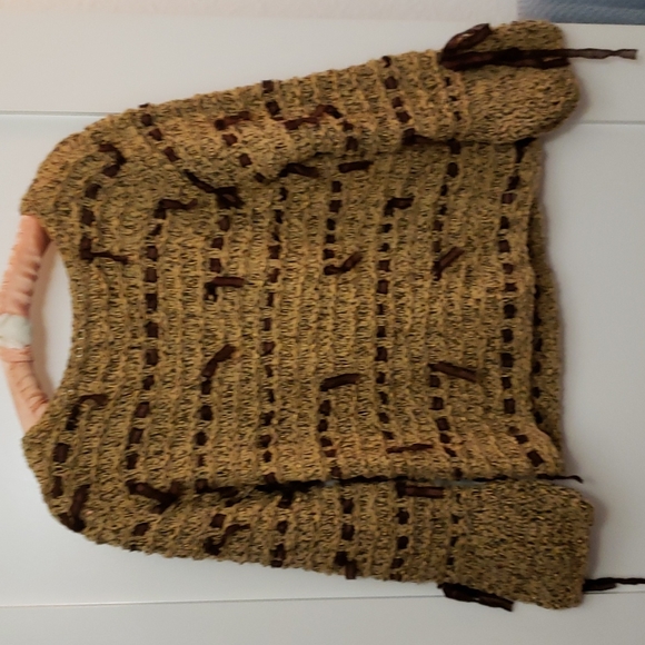 Handmade Wool Sweater by Ana Grosse Stretchy - Picture 4 of 7
